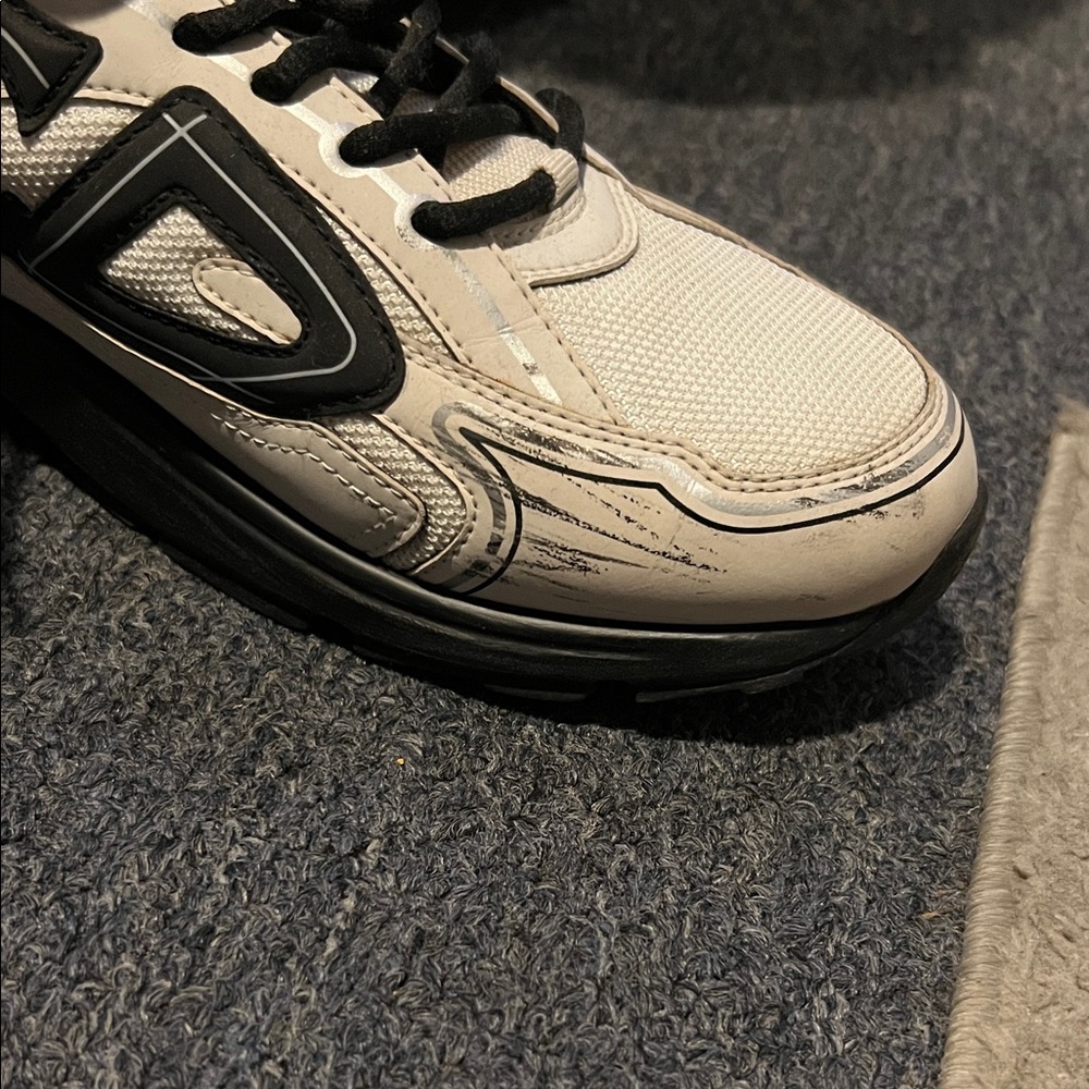 Dior Men's White and Black Runner Sneakers - Picture 2 of 6